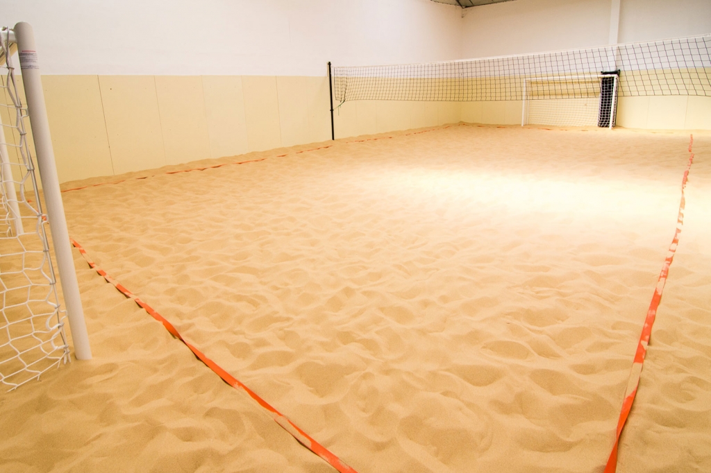Le Beach Indoor chez D'Sport & Co - Terrain de sable couvert unique à Nantes