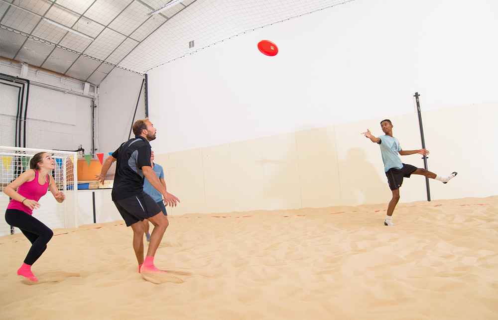 Pratiquer l'Ultimate sur notre Beach Indoor unique à Nantes - D'Sport & Co