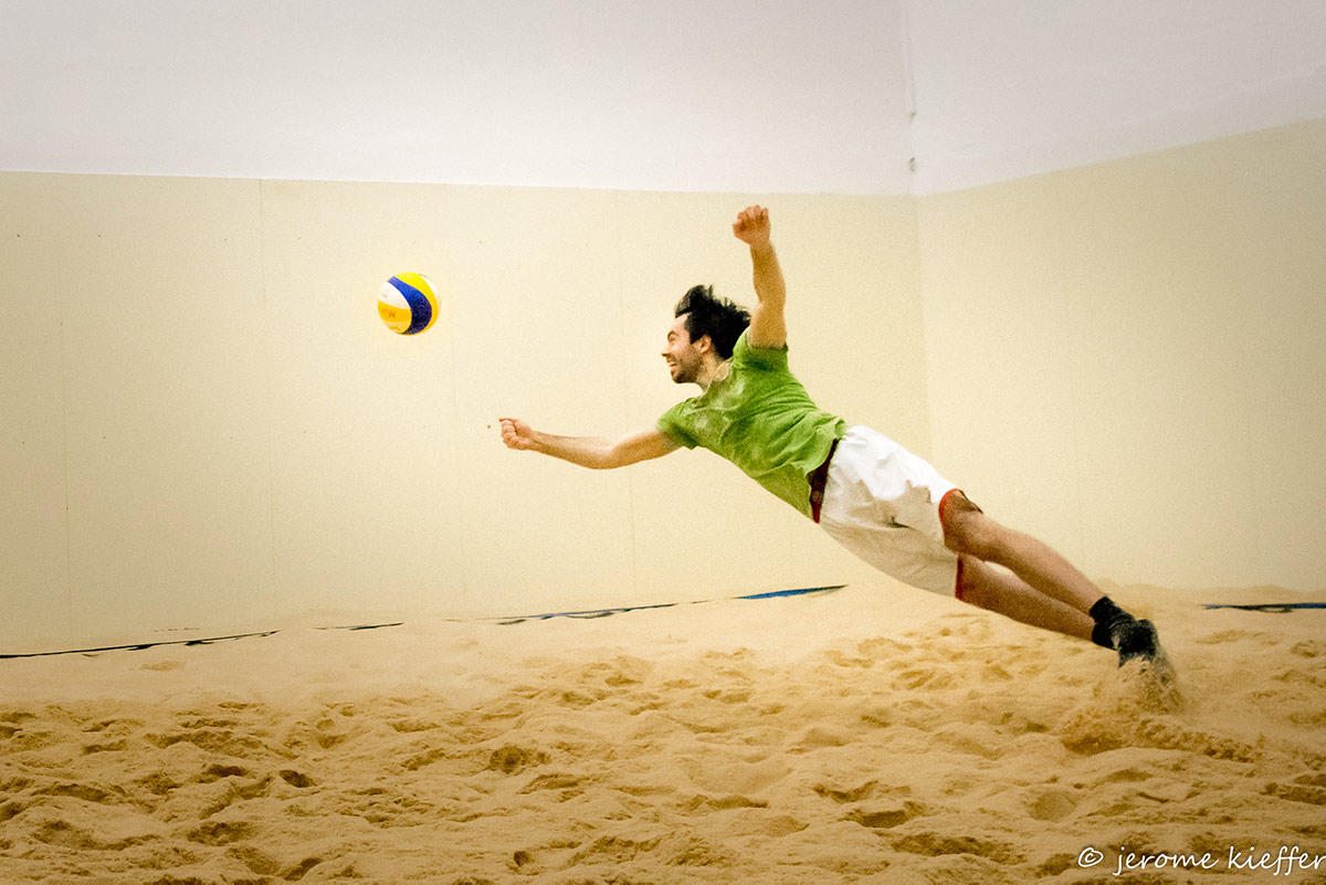 Jouer au Beach Volley sur notre Beach Indoor unique à Nantes - D'Sport & Co